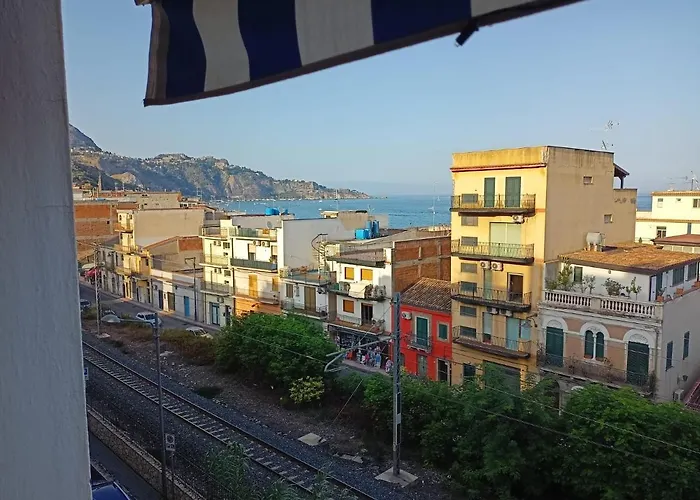 Homestay Stanza Vista Mare Giardini Naxos